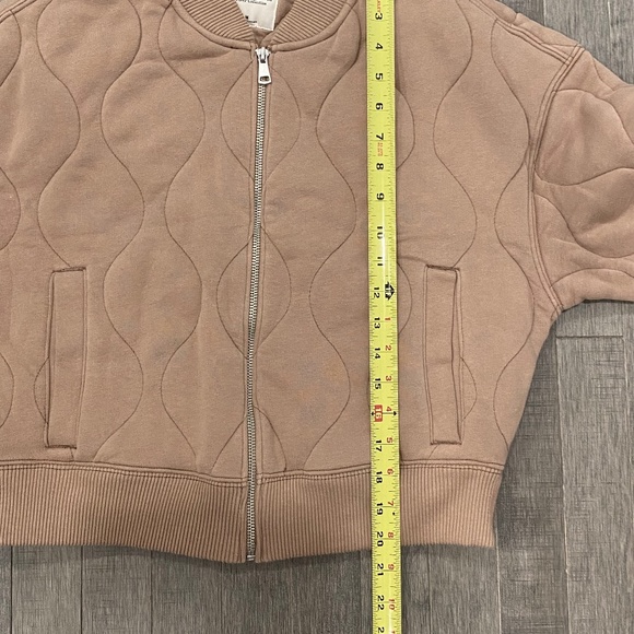 🚫SOLD🚫Abercrombie & Fitch Onion-Quilted Bomber Jacket - Picture 6 of 9